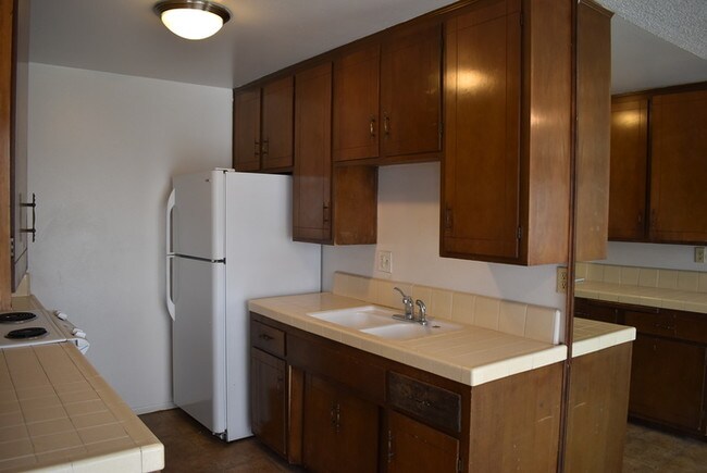 Building Photo - 285 Moss St