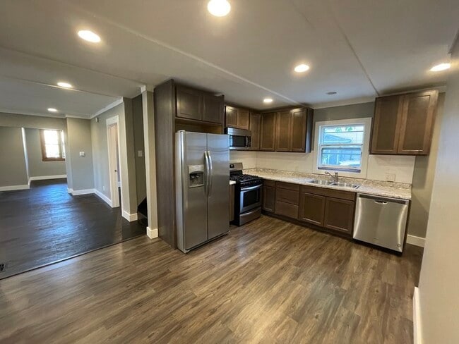 NW Side Four Bedroom 2 Bathroom Close to ... - NW Side Four Bedroom 2 Bathroom  Close to ...