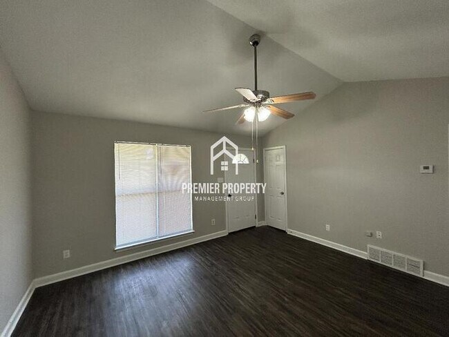 Building Photo - 3840 Heathcliff Dr