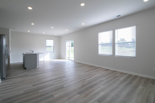 Foto del edificio - 1247 Ross Farms Blvd