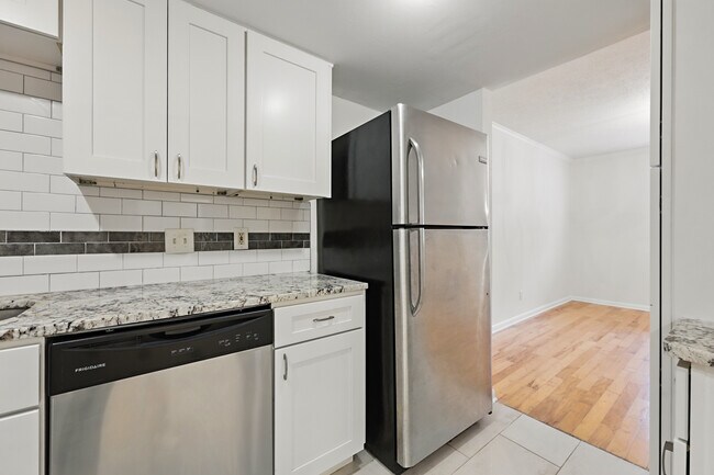 Foto del edificio - 5811 Atlantic Blvd