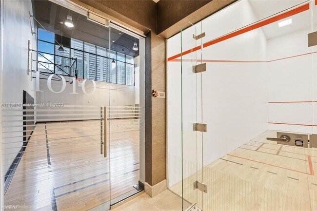 Building Photo - 2 br, 3 bath Condo - 1010 Brickell Ave Uni...