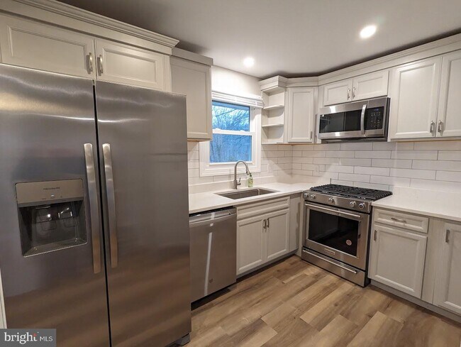 Building Photo - 5704 Artemus Rd