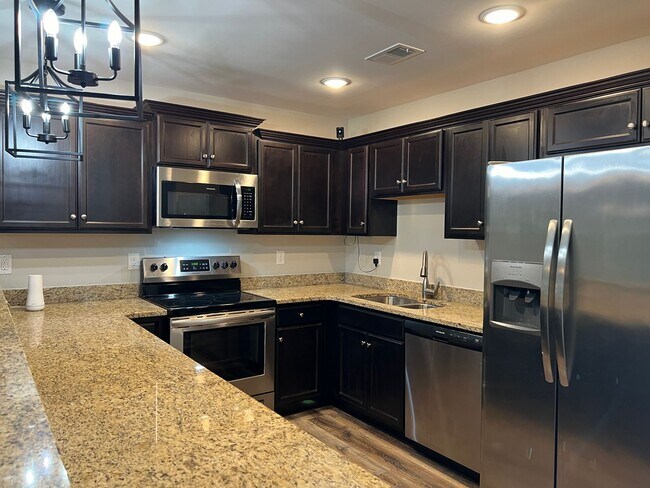Foto del edificio - 3 Bedroom, 2 Bath, Condo at Tullamore Lakes in Sun Colony. Available now@