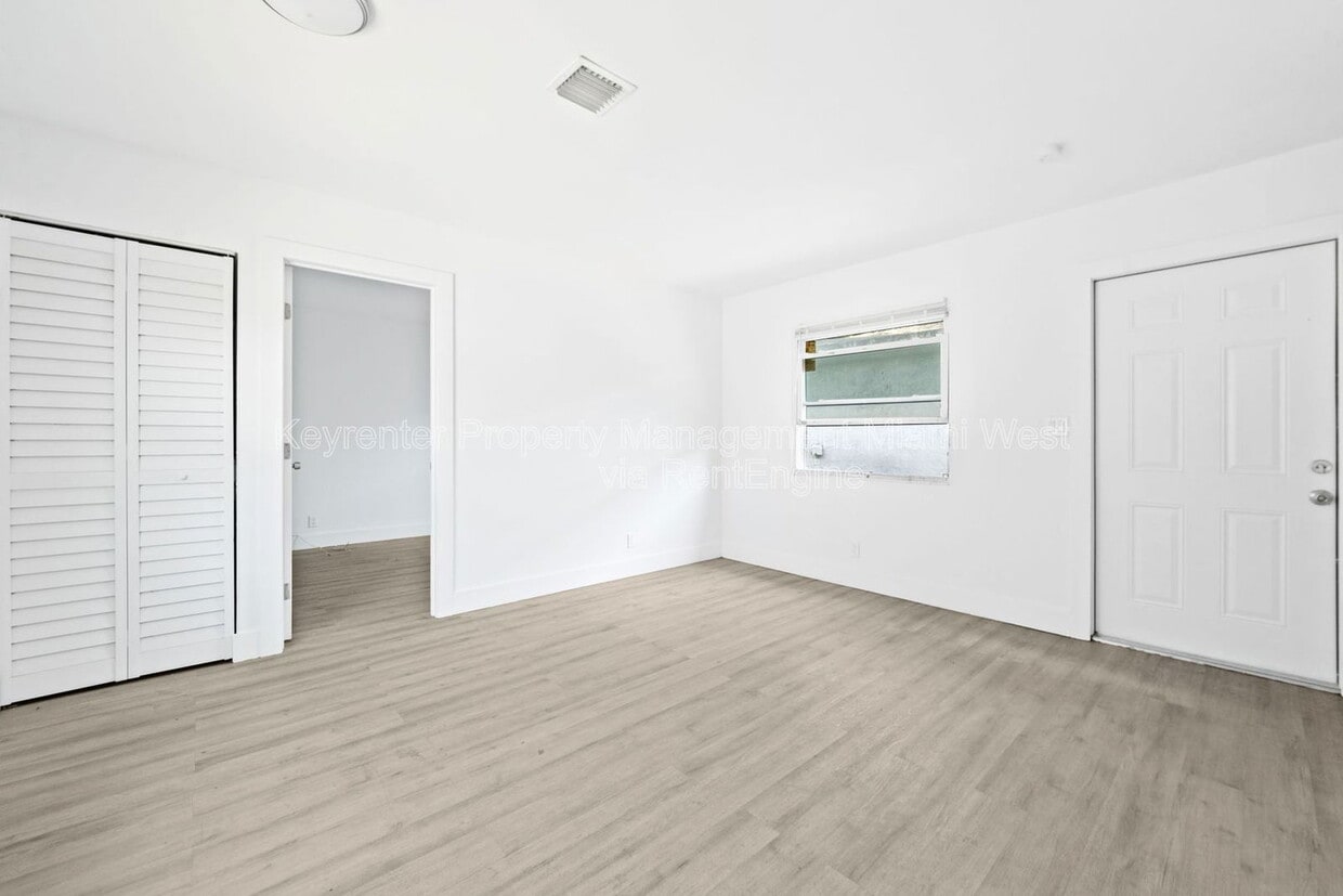 Primary Photo - 1022 NW 6th Ave
