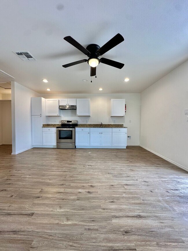 Foto del edificio - COMING AUGUST 2025 - Newly Built 3-Bedroom...