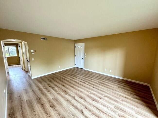 Building Photo - Great 2B/1BA Condo in Oceanside!