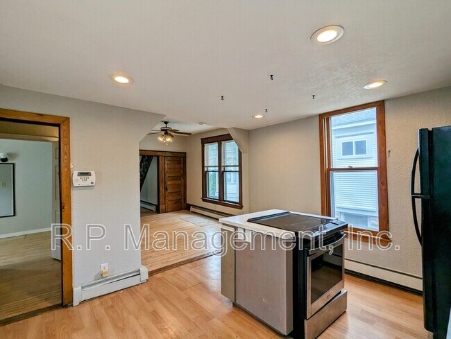Foto del edificio - 1076 15th Ave SE