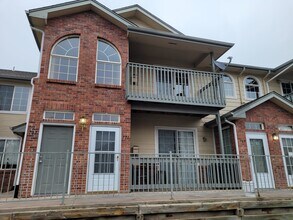 Building Photo - 711 Canyon Dr