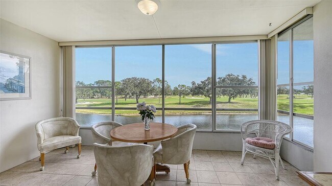 Foto del edificio - 7405 W Country Club Dr N