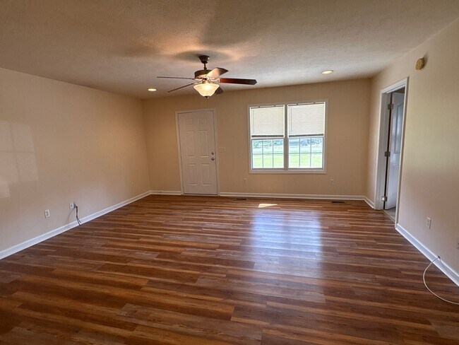 Foto del edificio - 307 Forrestwood Dr