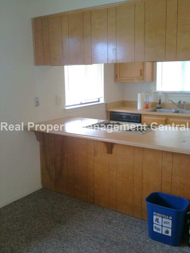 Foto del edificio - AVAILABLE SEPTEMBER- Spacious 2bed, 1bath ...