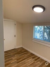 Building Photo - 1592 Lilac Ln