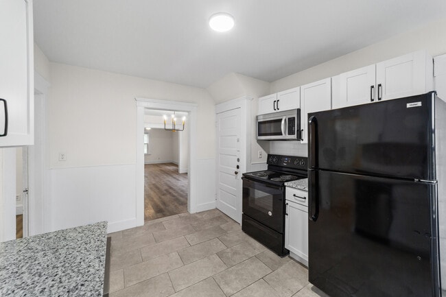 Building Photo - 1352 W 58th St