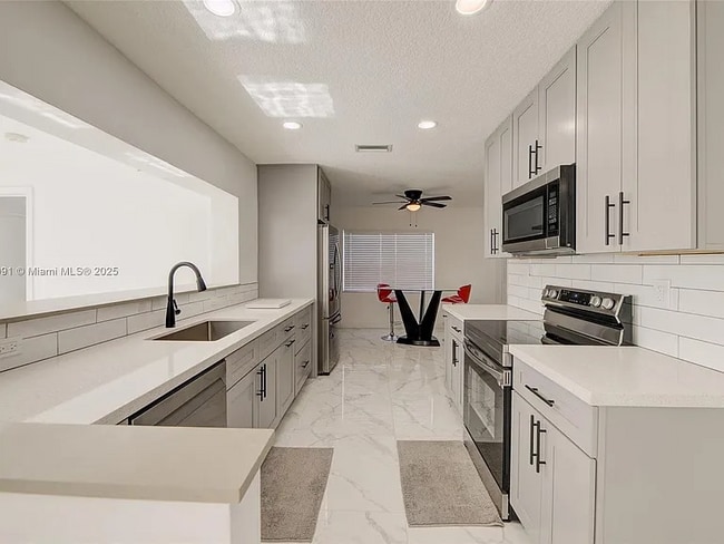 Building Photo - 5030 NW 41st Ct