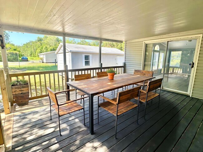 Foto del edificio - Privacy and Space in this 3/2 Home at the ...