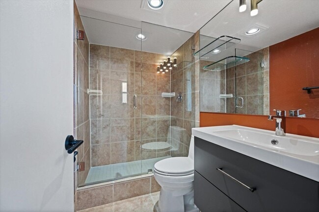 Foto del edificio - 689 NE 6th Ct