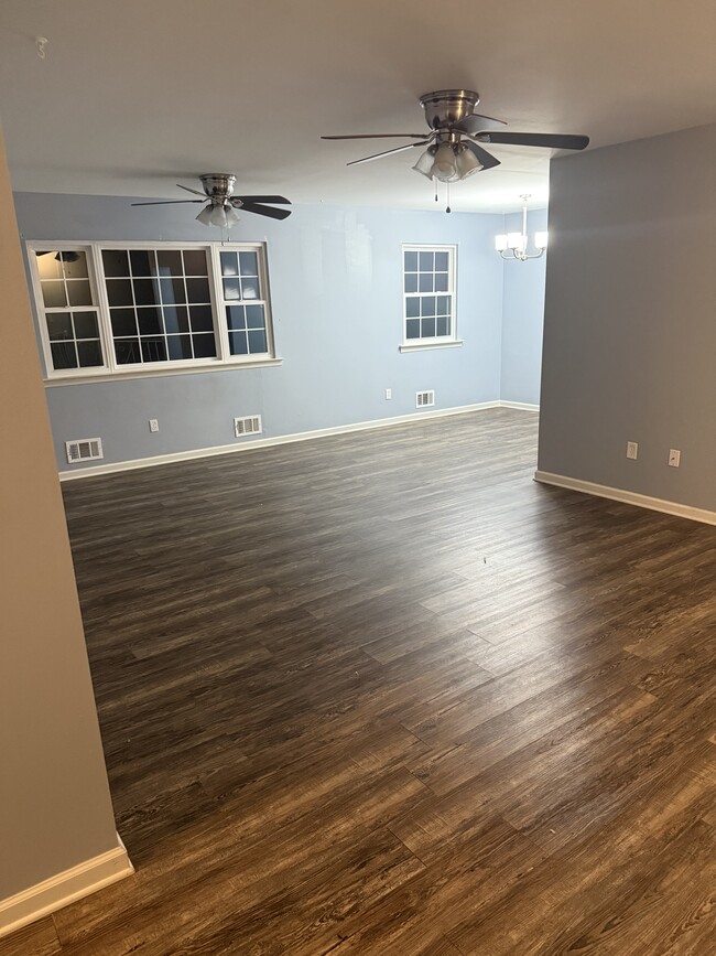 Building Photo - 478B Laurel Brook Dr