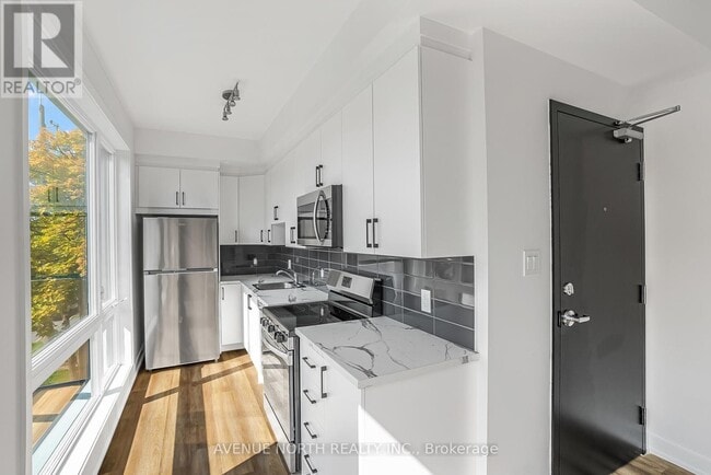 Building Photo - 391 Dieppe St