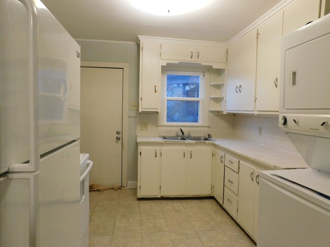 Foto del edificio - Cute 2-bedroom, 1 bath duplex near downtown.