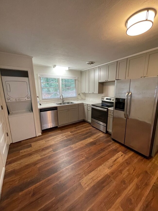 Building Photo - Precious updated centrally located home in Auburn