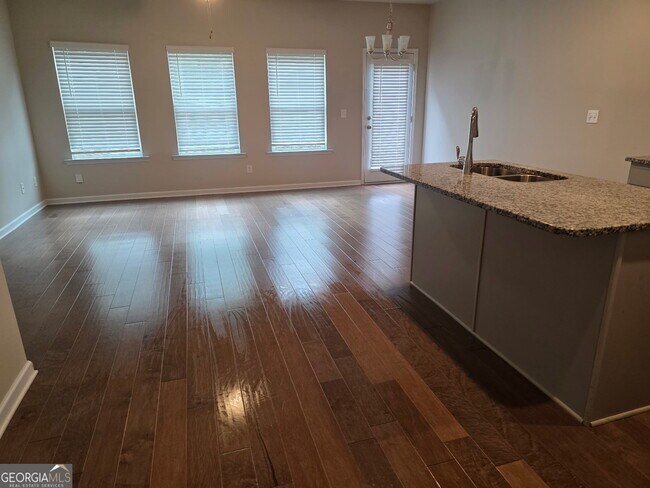 Building Photo - 7055 Mimosa Blf