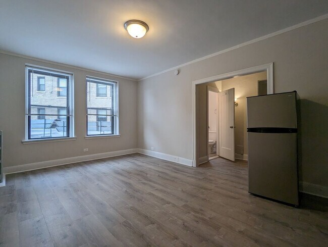 Foto del edificio - 2779 N Milwaukee Ave