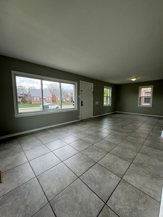 Building Photo - Beautiful 3-bedroom house for Rent AVAILAB...
