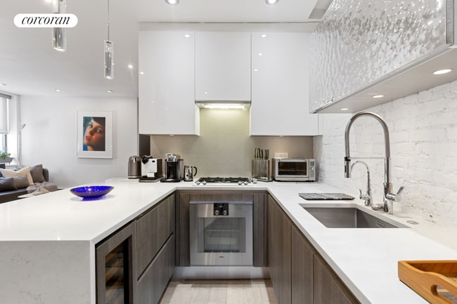Building Photo - 344 W 49th St