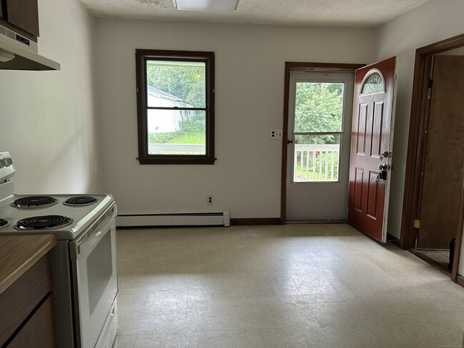 Building Photo - 27 Soule St