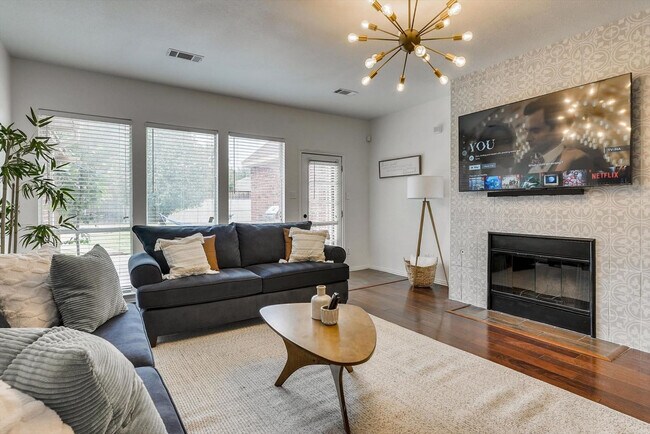 Foto del edificio - 7007 Longmeadow Dr