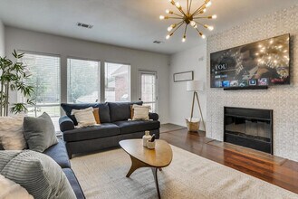 Building Photo - 7007 Longmeadow Dr