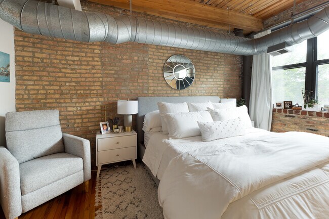 Foto del edificio - 612 N Oakley Blvd