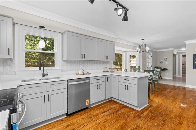 Building Photo - Beautiful, Spacious 5Bedroom Home in Virginia Beach
