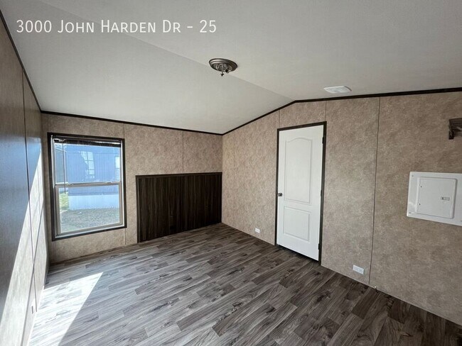 Building Photo - 3000 John Harden Dr