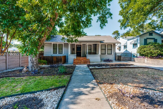Building Photo - CHARMING ALAMO HEIGHTS COTTAGE
