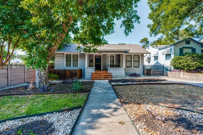 Foto del edificio - CHARMING ALAMO HEIGHTS COTTAGE