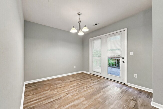 Foto del edificio - 8705 Mowbray Way