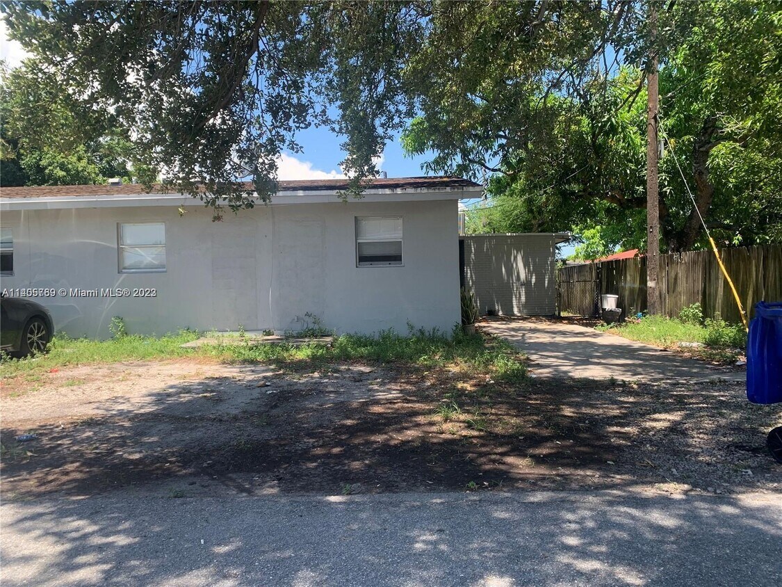 Primary Photo - 900 NW 17th Ave
