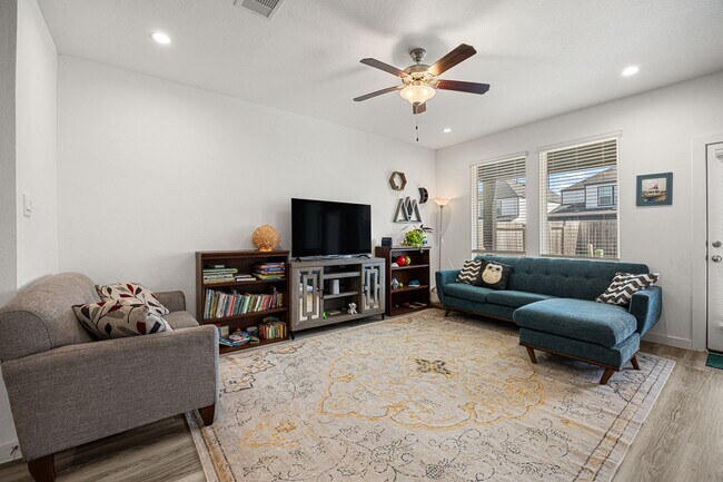 Foto del edificio - 12313 Churchill downs Dr