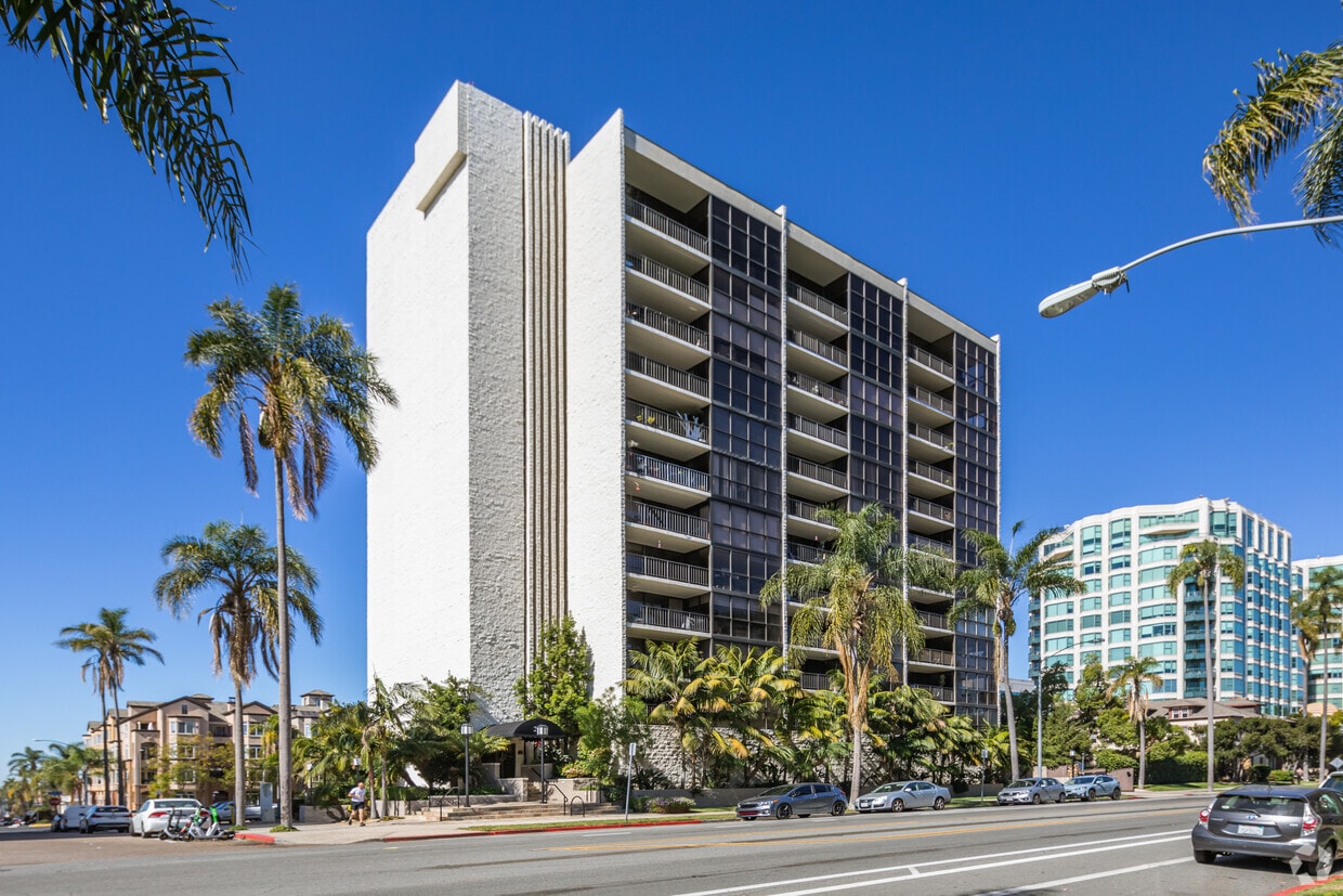 Bellefontaine Tower Apartments in San Diego, CA