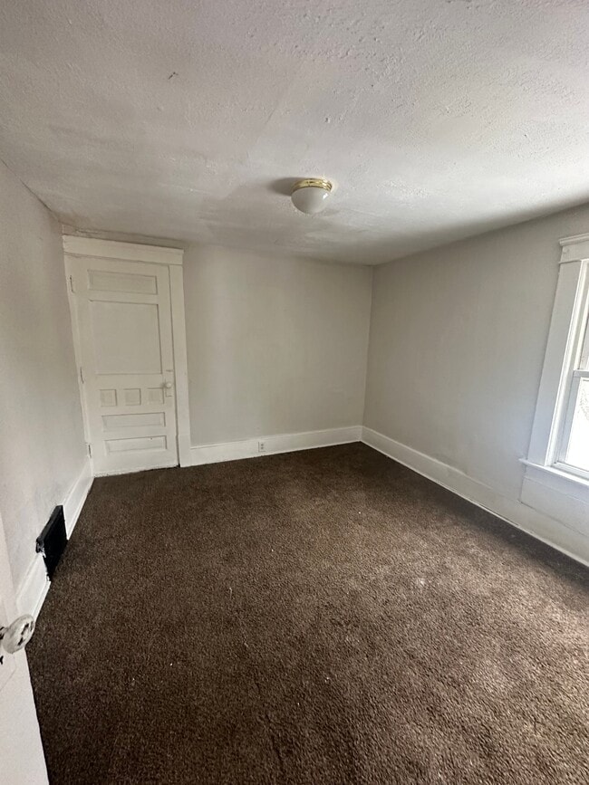 Foto del edificio - 872 E Crosier St