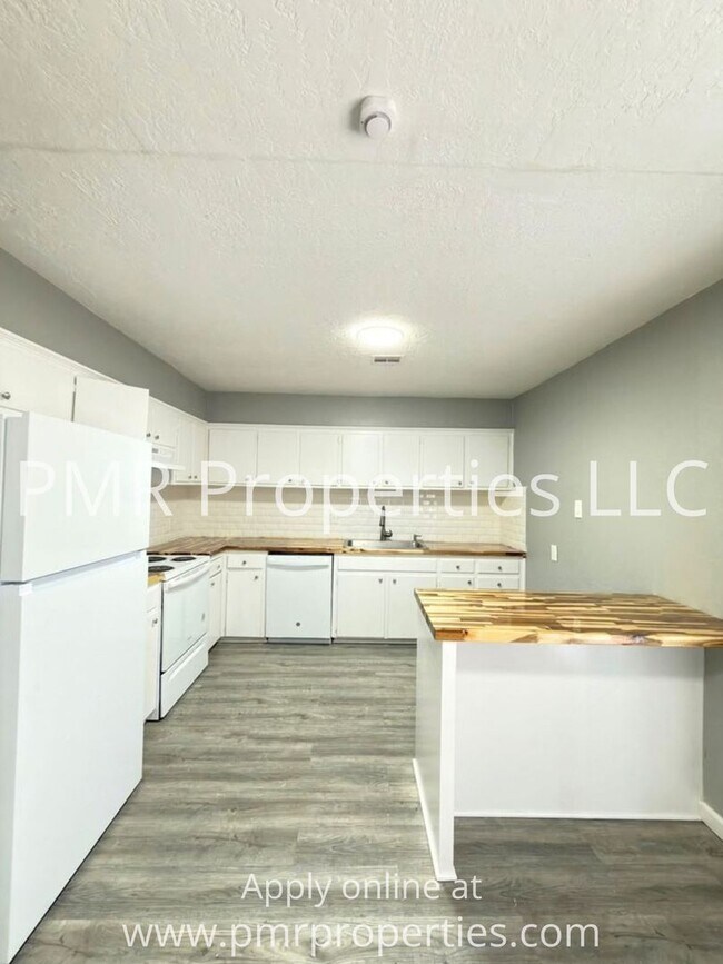 Building Photo - 5425 NW Kinyon Ave