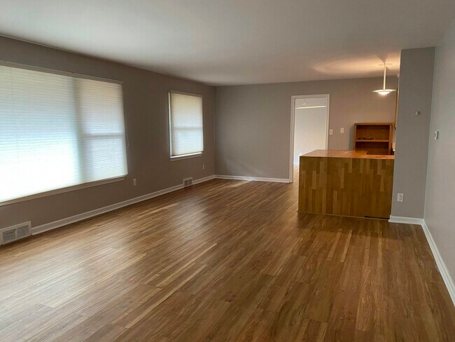 Foto del edificio - 5035 S Clunbury Rd