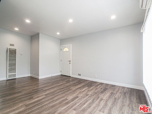 Foto del edificio - 1109 S Serrano Ave