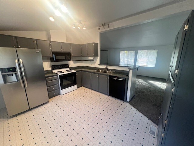 Building Photo - 15900 Sparks Dr