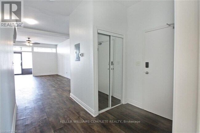 Photo du bâtiment - 590-590 Main St E