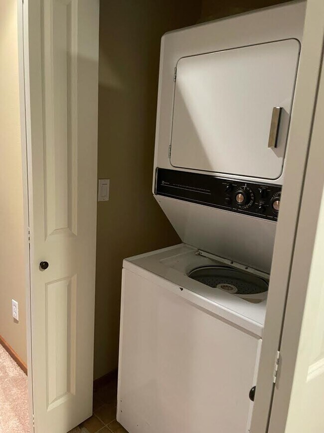 Foto del edificio - 213 Sage Brook Ln