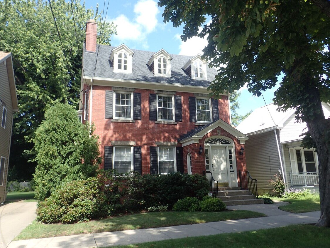 Foto principal - 1020 W 6th St