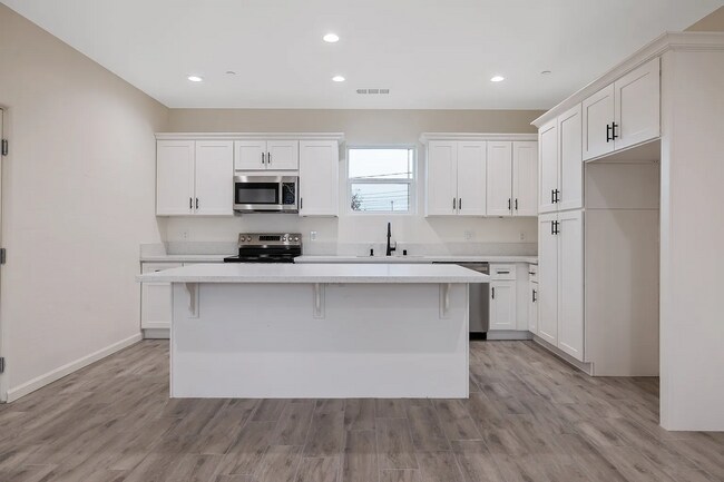 Foto del edificio - 601 E 10th St